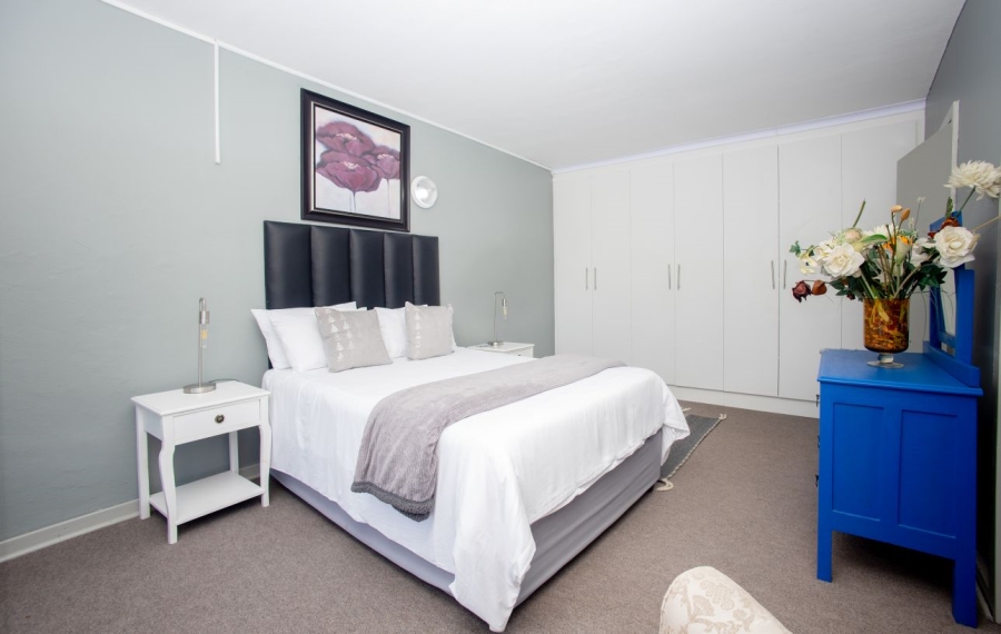 To Let 5 Bedroom Property for Rent in Beacon Bay Eastern Cape